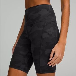 Align™ High-Rise Short with Pockets 8" in Heritage 365 Camo Deep Coal Multi